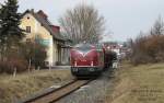 221 124 (V270.10) der SGL am 23.3.13 in Neuhle mit einem leeren Schotterzug nach Amberg