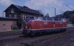 221198 führt am 4.7.1987 anläßlich  140 Jahre Cöln Mindener Eisenbahn  Führerstandsmitfahrten im Bahnhof Minden durch.