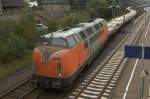 221134 rangiert einen langen Schwellenzug am 24.09.2014 im Bahnhof Hasbergen.