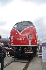 beim Sichten der Bilder 2014 noch eine Erinnerung an die Innotrans 2014.Aufgenommen am 25.09.2014 ein Schmuckstück mittendrin zwischen den modernen Loks und Zügen