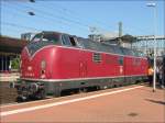 12.05.2006 in Eisenach, 221 135-7 vor Sonderzug von Korbach nach Meiningen kurz vor Lokwechsel