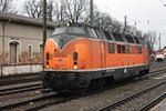 221 135-7 am 17.01.2015 beim umsetzten im Bahnhof von Müllheim (Baden).