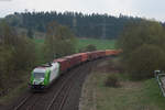 ER20-01 mit dem Containerzug aus Wiesau nach Hamburg-Waltershof bei Döhlau, 10.04.2017