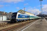 alex 223 081 steht nach der Zugteilung in Schwandorf mit ihren 4 Wagen in Richtung Hof zur Abfahrt bereit. (26.02.2023)