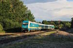 alex 223 071 fährt in der Abendsonne durch den noch mit Formsignalen bestückten Bahnhof Reuth (bei Erbendorf) in Richtung Hof Hbf. (26.07.2023)