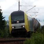 ER 20 003 zieht am 077.06.09 einen Kesselwagenzug durch Muldenstein Richtung Berlin.