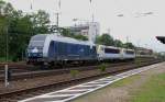 Die schicke blau Siemens-Lok PCW7 zieht am Nachmittag des 23.10.2012 die beiden belgischen E-Loks Nr.