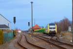 Der am letzten Wochenende auf dem Bahnhof Ducherow abgestellte leere Holzzug wartet nun beladen über die Weihnachtsfeiertage auf der Torgelower Ladestrasse auf seinen Lokführer.