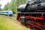 Neu trifft Alt, der umgeleitete ALX84115 mit 223 063 nach München Hbf und 01 1533-7 der Österreichischen Gesellschaft für Eisenbahngeschichte (ÖGEG) nach Neuenmarkt-Wirsberg, die