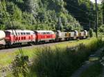 3 Loks der BR 77 (7771 + 7781 + 7787) mit 2 Loks der BR 225 und einem Gtzerzug am Haken von Vis kommend nhern sich dem Bhf Montzen. Aufgenommen am 02/08/2008 in Teuven.