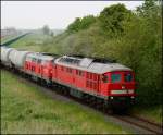 Was ein tolles Prchen bestehend aus 232 592-6 und 225 027-2 ziehen hier ein Kesselwagenzug von der Wilhelmshavener Raffinerie. 15/05/2012