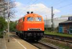 BBL 19 (225 100-7) BBL Logistik GmbH kommt als Lokzug die Kohlscheider-Rampe hoch aus Richtung Neuss und fährt in Richtung Aachen-West und fährt durch Kohlscheid bei schönem Frühlingswetter am 19.4.2014. 