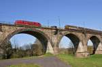 Zugbegegnungen
Diesellok 225 094-2 am 14.04.2015 auf das Viadukt in Witten.