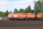 Seitenansicht von BBL 19 (225 015-7) am 26.05.2015, als sie mit BBL 16 (225 100-7) durch Harburg gen Norden fuhr.