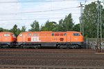 Seitenansicht von BBL 16 (225 100-7) am 26.05.2015, als sie mit BBL 19 (225 015-7) durch Harburg gen Norden fuhr.