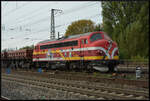 Altmark-Rail 1131 (NOHAB MY 1131) beförderte am 13.10.2024 Seitenkippwaggons von Bebra nach Nürnberg Rbf über die Siebenbogenbrücke in Fürth/Bay. Das schwarze Trauerband  Danke Micha!  erinnert an den im Mai 2024 verstorbenen Altmark-Rail Firmengründer Michael Frick.