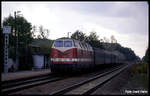 118749 kommt hier am 19.10.1991 um 12.05 Uhr mit dem N 7443 aus Magdeburg in Güsen an. Der Zug endet hier. Er ist u. a. zur Hälfte aus DR Doppelstockwagen gebildet.