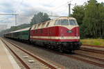 Die Lok 204 des VEB Chemische Werke Buna (NVR-Nummer: 92 80 1228 501-3 D-WFL) mit dem historischen Schnellzug der DLFB auf dem Weg von Berlin-Schöneweide zur Hanse-Sail nach Warnemünde am