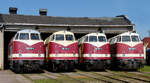 11. Oktober 2015, Bw Weimar, DR V180-Parade am Lokschuppen.