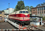 228 505-4 (118 005-8 | DR V 180) des Förderverein Bahnbetriebswerk Arnstadt/hist. e.V. wird anlässlich des Sommerfests unter dem Motto „Von der Reichsbahn zur DB AG“ auf der Drehscheibe des DB Musems Halle (Saale) präsentiert.
[24.8.2019 | 15:57 Uhr]