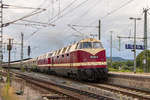 Ausfahrt Lichtenfels am 22. Juni 2019. Der Sonderzug mit 118 552-9 und 118 719-4 verlässt den Bahnhof gen Osten. 