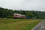 Hier zusehen sind 118 719 (228 719) und 118 757 (228 757) mit einem leeren Holzzug nach Pockau-Lengefeld am Nachmittag des 19.6.24 in Falkenau.