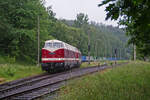 Hier zusehen sind 118 719 (228 719) und 118 757 (228 757) mit einem leeren Holzzug nach Pockau-Lengefeld am Nachmittag des 19.6.24 bei der Ausfahrt aus dem Bahnhof Hetzdorf (Flöhatal).