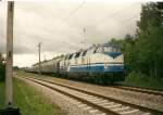 Nach der planmigen Kreuzung im Sommer 2001 in Prora mit der Regionalbahn nach Binz konnte 228 758 mit ihrem Sonderzug aus Binz kommend ihre Fahrt in Richtung Lietzow fortsetzen