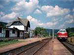 Der Bahnhof Mengersgereuth-Hmmern im Mai 1994 mit der Arnstdter Museumslok 118 749 (228 749)