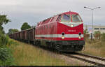 Nach fast einer Stunde kehrt der Kalkzug mit 229 181-3 (119 181-6) an selber Stelle zurück. Die Lok musste erst im Bahnhof Staßfurt die Fahrtrichtung wechseln und dröhnt nun mit ihren Wagen geradewegs nach Schönebeck(Elbe).

🧰 Cargo Logistik Rail Service GmbH (CLR)
🚩 Bahnstrecke Schönebeck–Güsten (KBS 335)
🕓 19.8.2021 | 12:01 Uhr