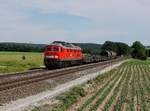 Die 232 093 mit einem Güterzug am 02.06.2017 unterwegs bei Zeitlarn.