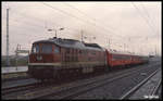 232377 kam am 16.4.1992 mit ein paar Schlafwagen dahinter durch Berlin Warschauer Straße.