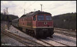 232464 ist hier in Blankenheim am 26.4.1992 um 14.37 Uhr mit dem N 8936 nach Leinefelde unterwegs. 