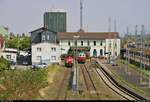 265 020-8 (Voith Gravita) DB und 232 531-4 DB sind vor dem Empfangsgebäude des Bahnhofs Nordhausen abgestellt.