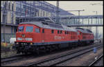 Die 232255-0 Großdiesellok von DB Cargo kam am 20.10.2003 mit ihrer Schwester 232618 um 11.25 Uhr durch den HBF Regensburg.