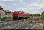 232 571-0 (132 571-1) kommt mit einem Kesselwagen ( Nahgüterzug ) in Bernburg Hbf an.