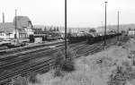 Blick vom angrenzenden Hang nach Norden auf das 1993 noch rege Treiben im Bw Vacha. Zwischen den vielen Gterwagen erkennt man zwei  Ludmillas  und ein Skl.