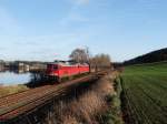 232 255 und 232 xxx mit einem Elbtalumleiter an der Talsperre Pirk hinter Oelsnitz am 02.12.13.