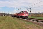 232 173-5 (TRIANGULA Logistik GmbH)fuhr am 15.04.20 mit einem Getreidezug nach Rudolstadt. Hier ist der Zug bei Großeutersdorf zu sehen.