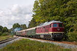 125 Jahre Strecke Bremervörde - Stade mit Bahnhofsfest. 232 334 zieht den Dampfzug gen Stade 30.9.23. Bei Bremervörde