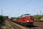 TrainLog 233 217 war im Sommer 2020 mit einem leeren Schotterzug unterwegs, hier aufgenommen in Düsseldorf Rath.