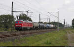 233 511-5 (232 511-6 | 132 511-7) bringt Kesselwagen zur Zugbildungsanlage (ZBA) Halle (Saale) und wurde, wenige Kilometer vor dem Ziel, in Halle-Kanena/Bruckdorf verewigt.