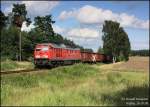 Reger Verkehr herrscht auf der Anschlussbahn ins Schotterwerk Oling. Die DB setzt hier natrlich ihre Kraftprotze der BR232 und 233 ein. 233 478 hat soeben das Werk in Oling verlassen und fhrt den Zug nach Senftenberg.