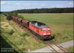 Alte Lfter wren hier was Tolles! Aber auch so sieht der Zug wohl schn aus mit der ausgeblichenen Lok und den schottergefllten Wagen.