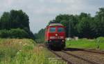 233 662-6 kommt Lz aus Richtung Mhldorf angerauscht. Aufgenommen am 15.07.2010 in Tssling.
