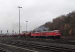 233 521 und 232 330 verlassen am 21.11.13 Marktredwitz mit einem Getreidezug.