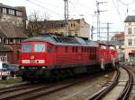 233 696 bringt am 05.02.07 362 757 und 362 900 nach Stralsund damit diese im Hbf Stralsund fr Rangierarbeiten genutzt werden knnen.