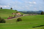 60 Kilometer weiter konnte der EZ 45190 nach beherzter Verfolgungsfahrt nochmals bei Heimhofen fotografiert werden. Am 10. Oktober 2014 war der Zug mit 23 Wagen um einiges länger als einige Tage zuvor, sodass ein weiterer Bildausschnitt gewählt werden konnte. Wenige Minuten später herrschte eine geschlossene Wolkendecke vor und der Fotoausflug fand sein Ende. Die nächste Gelegenheit, schwere Güterzüge auf diesem Streckenabschnitt der KBS 970 aufzunehmen, wird voraussichtlich erst wieder zur nächsten Arlbergsperre im Jahr 2018 bestehen.
 