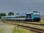 Nachschuss auf die Diesellokomotive 245 214-2, welche Anfang Juni 2024 in Husum mit einer Married-Pair-Garnitur als RE6 in Richtung Hamburg unterwegs war.