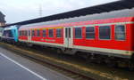  Der echte Norden  (Slogan auf der 245 201) und ein ABn der Südostbayernbahn: eine von zahlreichen Kombinationen bei den derzeitigen Ersatzzügen der DB Regio SH auf der Marschbahn. Westerland, 24.1.17.